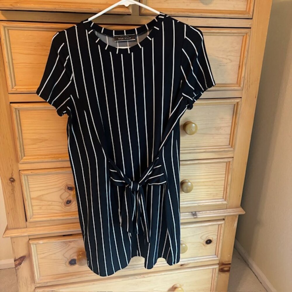 Black and White Shirt Dress with Tie Size Medium